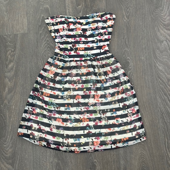 3/25$-Bershka strapless mini dress - Picture 1 of 4